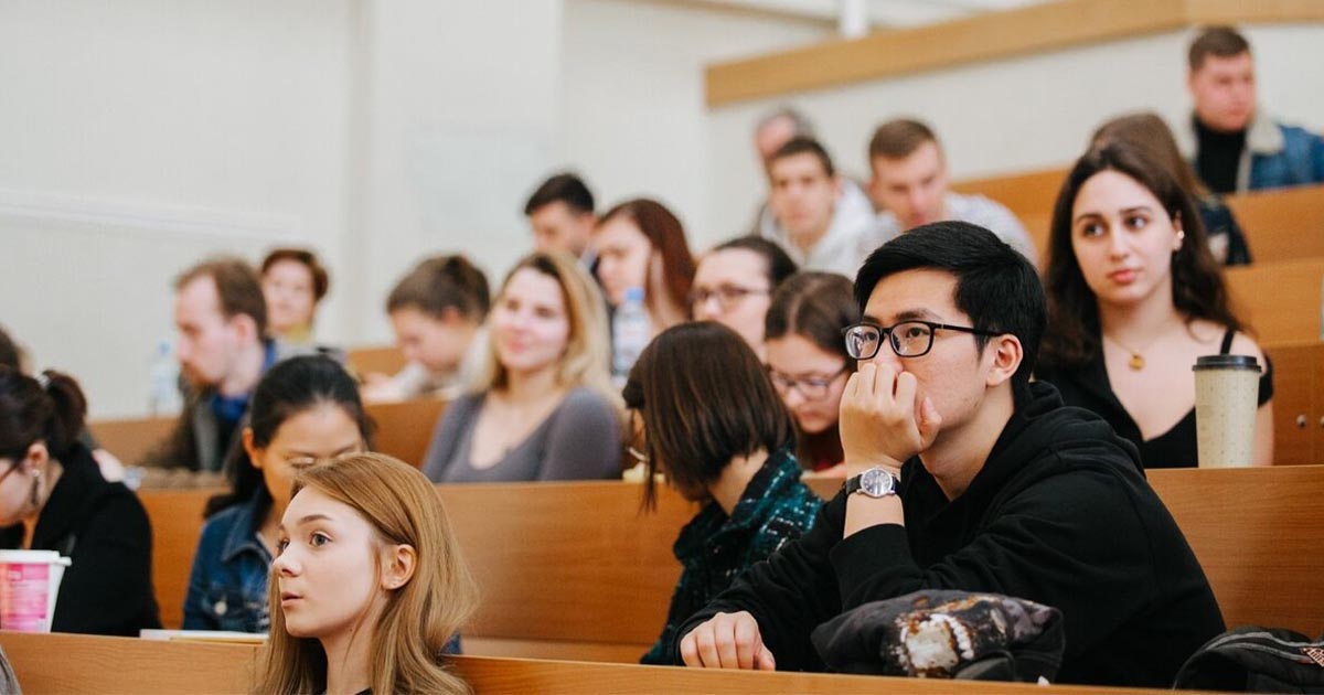 Students attentively listening in a lecture hall, reflecting focused learning. Focus on How HNDs Are Assessed.