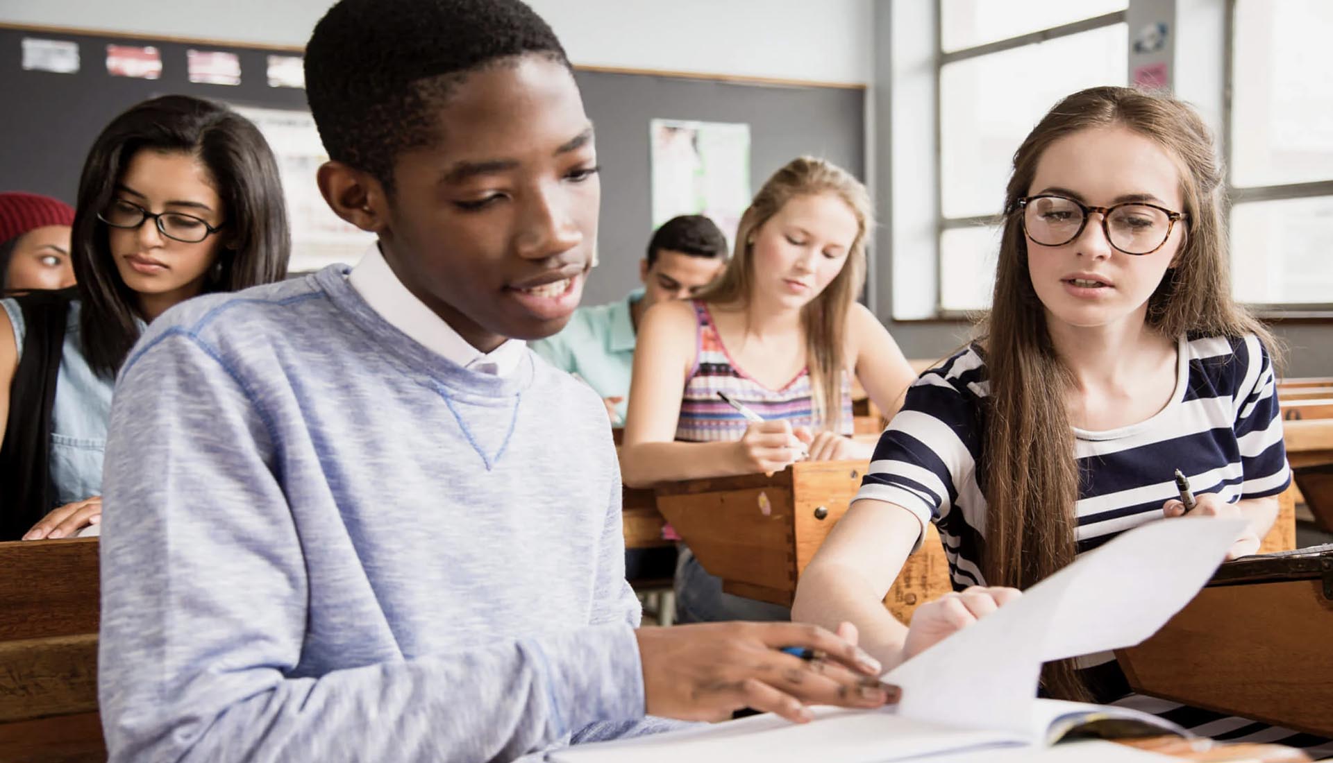 HND vs. Apprenticeships: Which Path is Right for You?